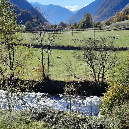 Entre Montagne Et Riviere 아파트 아로