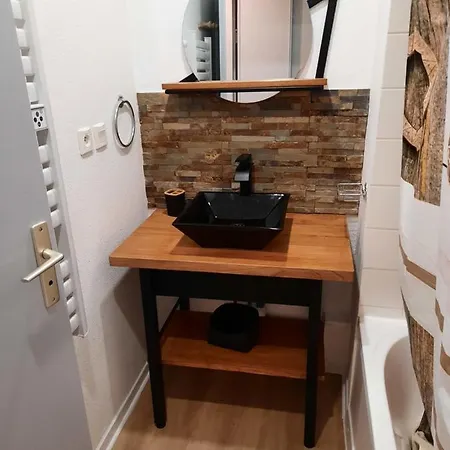 Entre Montagne Et Riviere